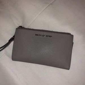 Michael Kors Wallet / Wristlet